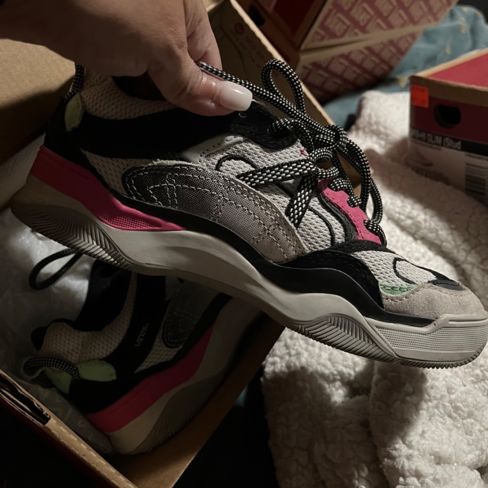 Vans - Picture 2 of 2